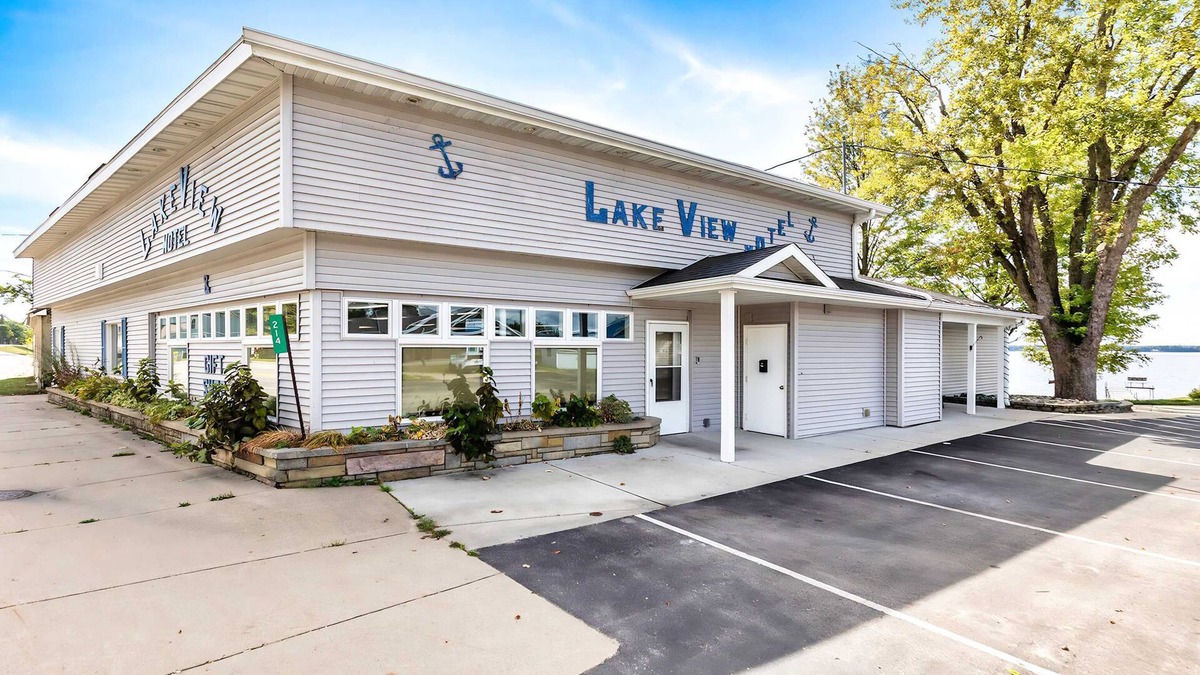 Lake City Apartment | 11 Family Lakefront Studios on Lake Missaukee - Sleeps 40