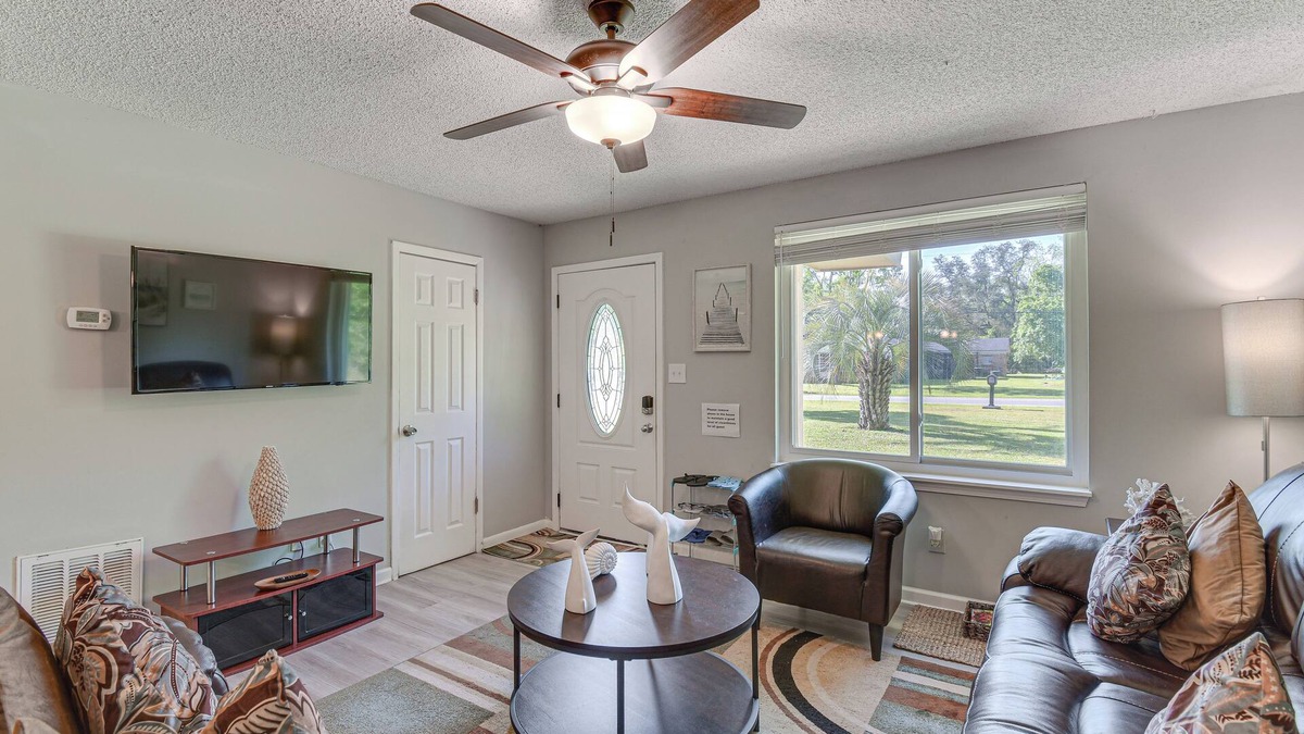 Foley House | 11 Mi to Beaches: Peaceful Foley Home w/Yard
