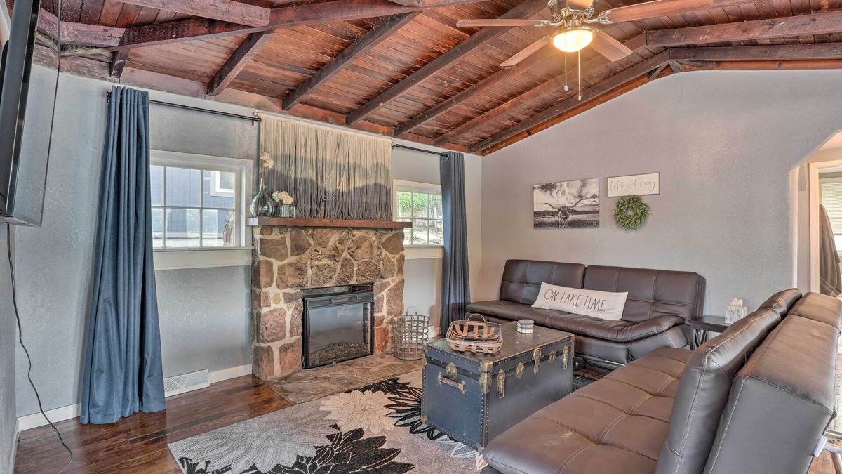 Rockaway Beach Cottage | 11 Mi to Dtwn Branson: Cottage in Rockaway Beach!