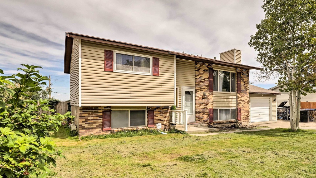 Magna House | 11 Mi to Great Salt Lake: Magna Getaway!