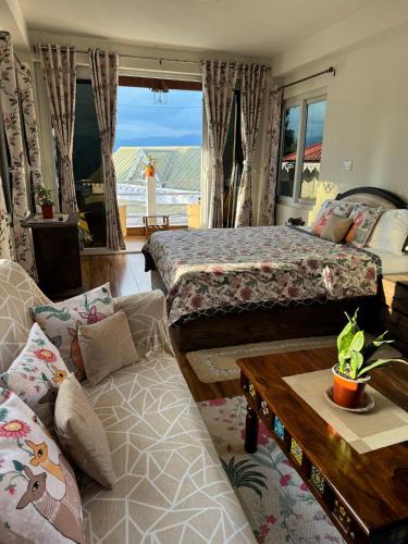 Karsiyang House | 11 Monteviot: Luxury homestay overlooking a tea estate