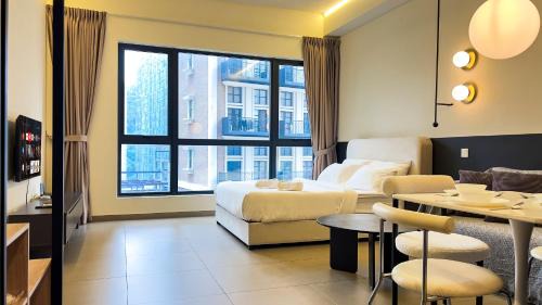 Sungai Penchala Apartment | 11 Mossaz skypool 5mins to 1U and Ikea atEmpire City by Light House