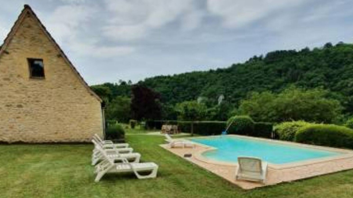 Tursac House | 11 PERSON CHARACTER HOUSE with private pool & view of the Vézère Valley