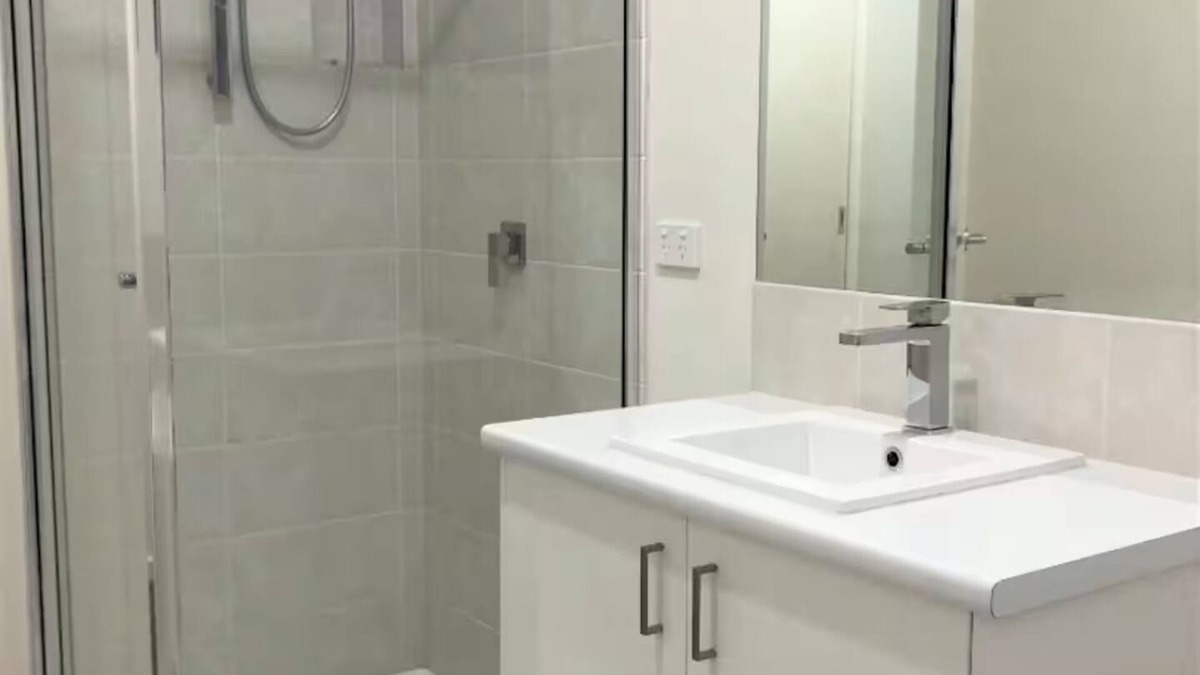 Pakenham House | 11 Serenity Home 4-bedroom house with WiFi and AC in delightful Pakenham