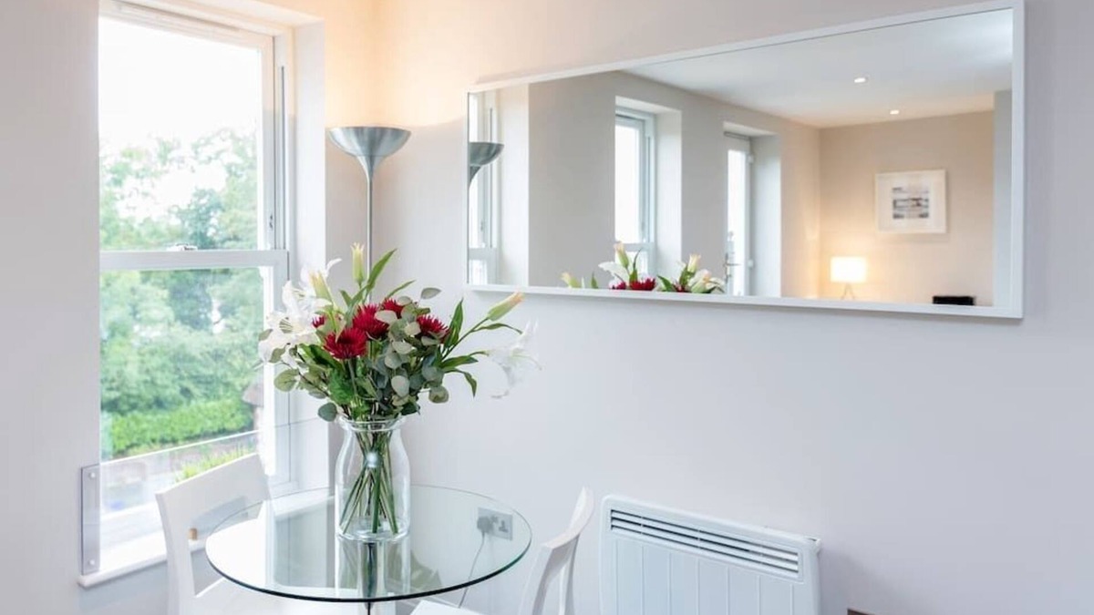 Reigate Apartment | 11 Trinity House - 2 bedroom apartment