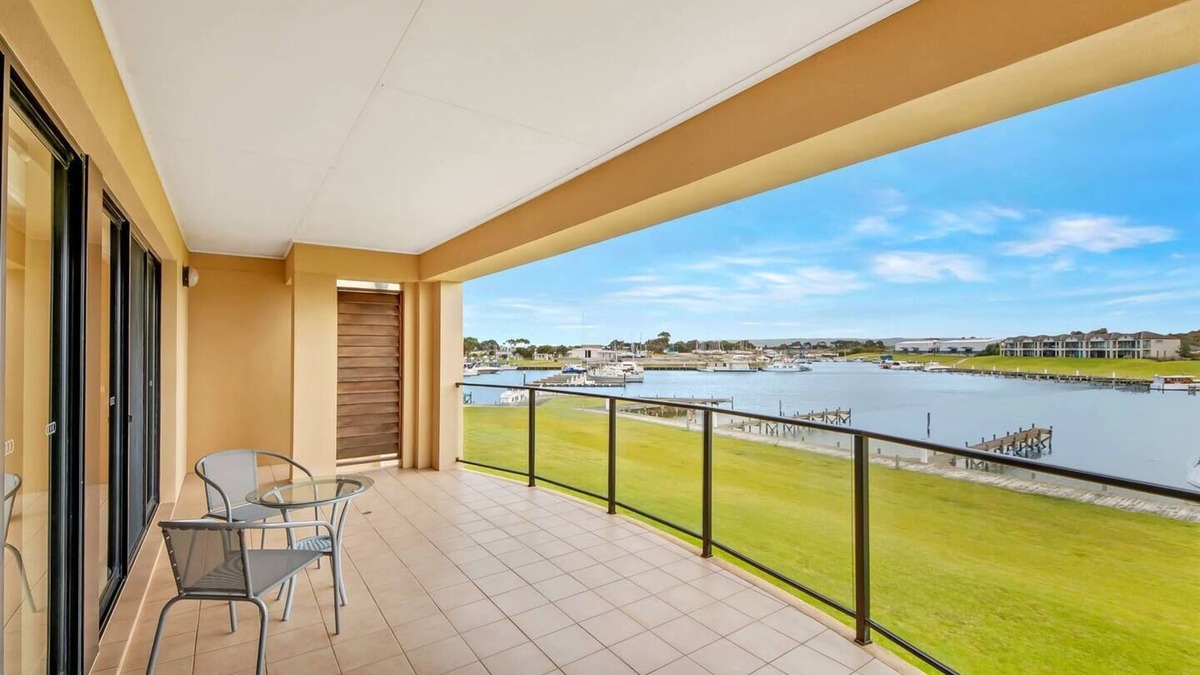 Nangkita House | 11 Vesta Dve - Waterfront