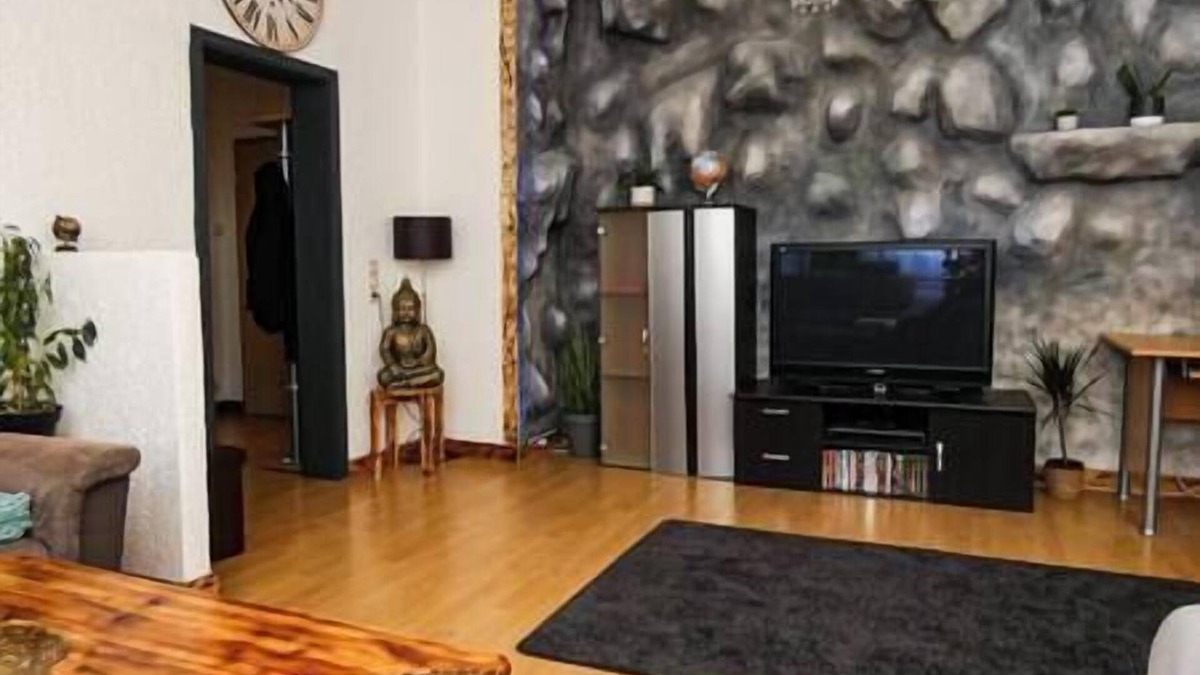 Lennep Apartment | #111 - LUX-Flat Lennep Altstadt - Netflix & Prime rock wall