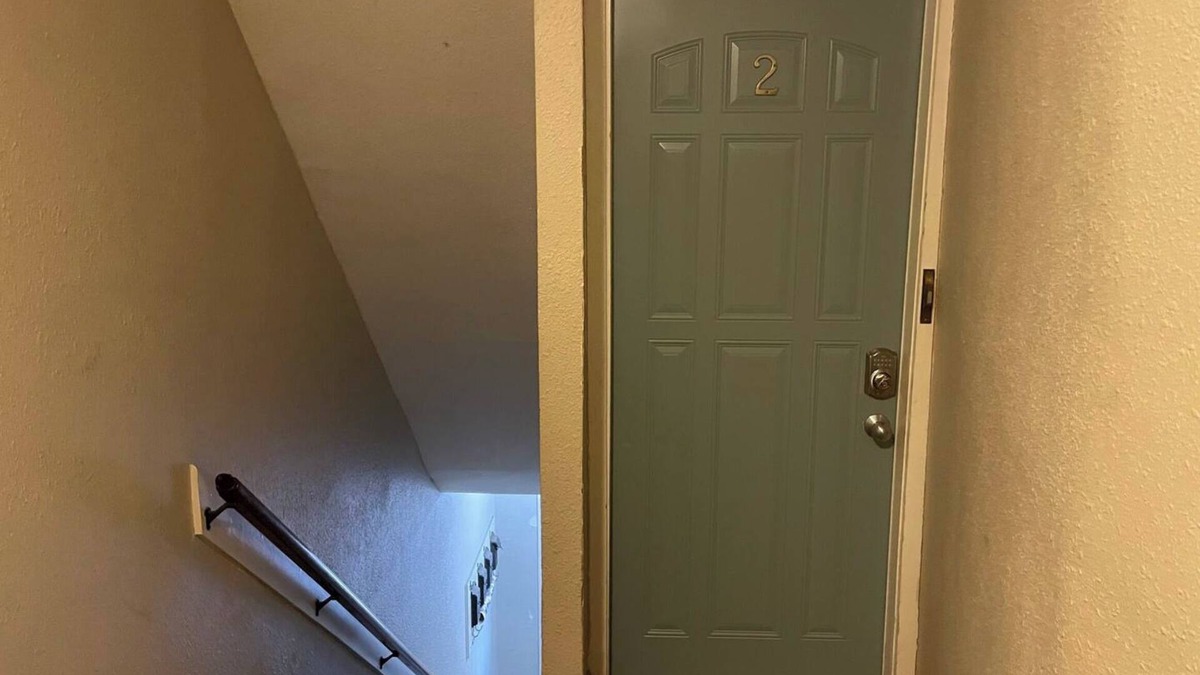 Downtown Dubuque Apartment | 1129 #2/Charming 1-bedroom apartment with WiFi, AC, Free parking