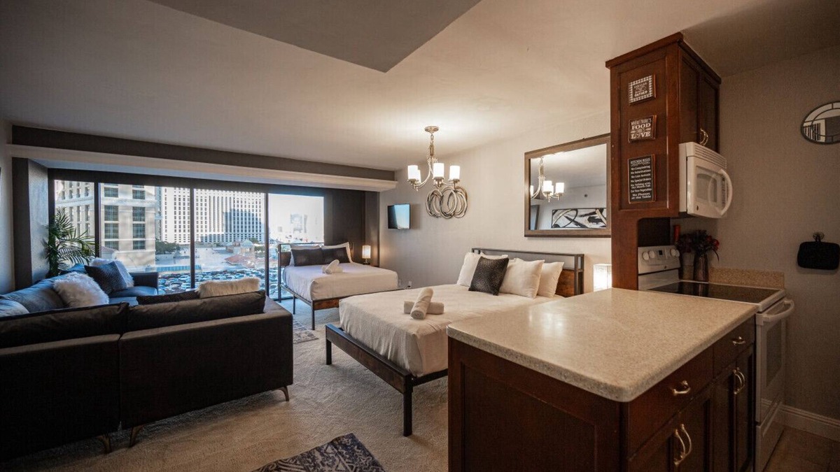 Las Vegas Strip Condo | 1150 · Stay together on the strip - 6 comfy beds w/view!