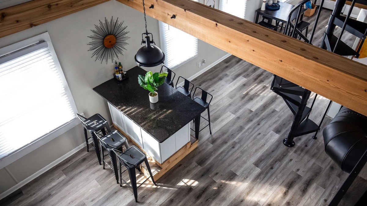 Michigan City House | 12-20 Guests | GameRm | Hot Tub-all year | Dog OK