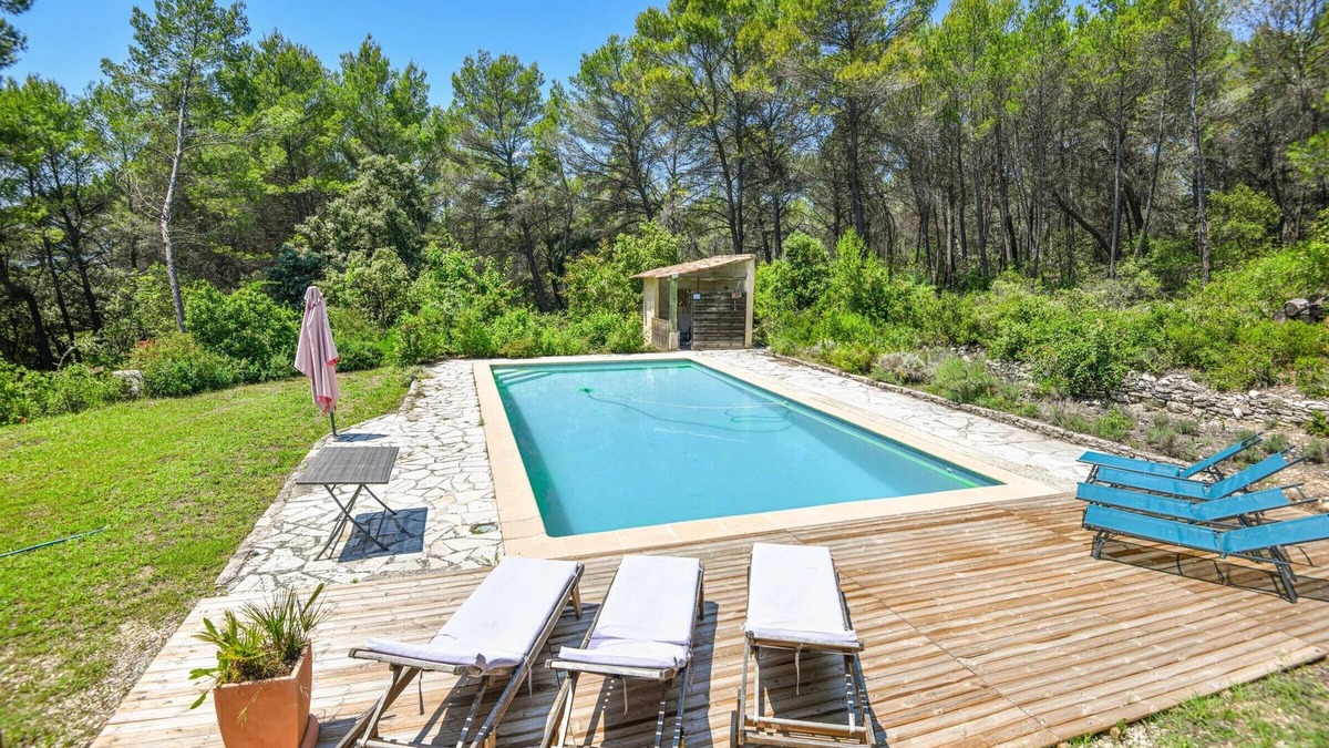 Venelles Villa | 12-bed house with swimming pool and pinede, 12 min from Aix en Provence center.