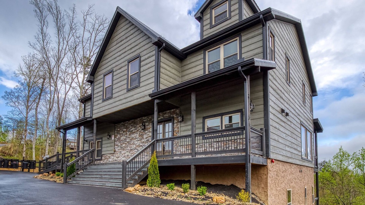 Sevierville Cabin | 12 BEDROOM LUXURY! AWESOME AMENITIES!