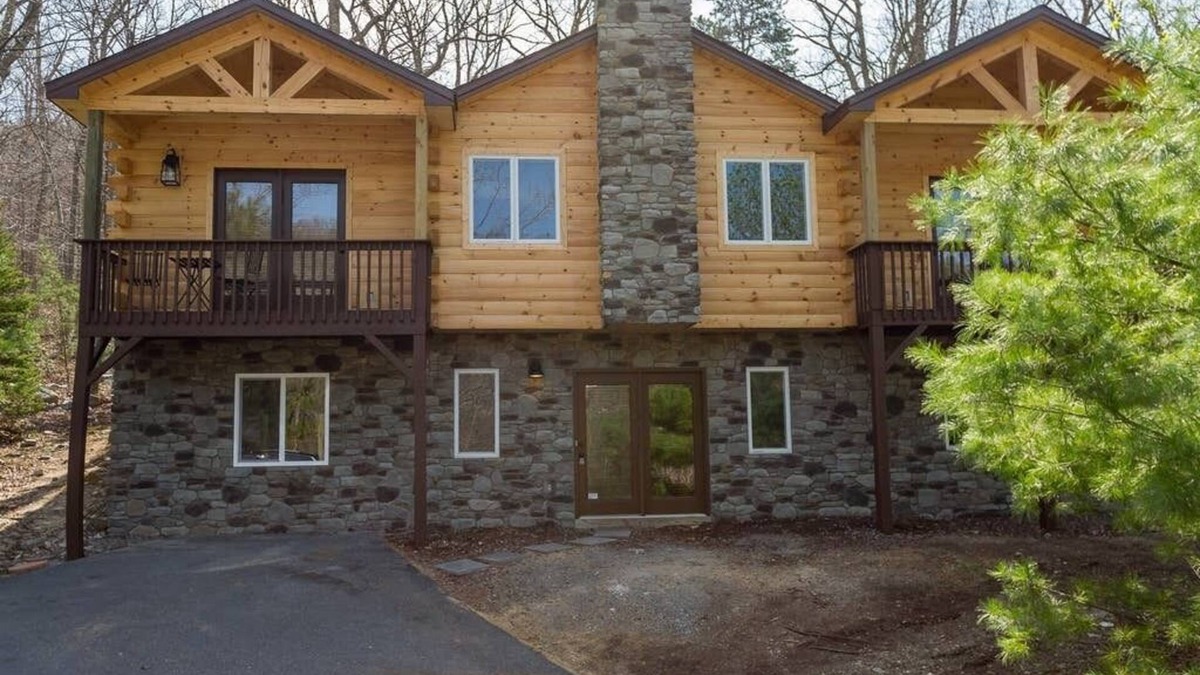 Massanutten Cabin | 12 Bedroom sleeps 32 In Mass Resort Hot Tubs Indoor Pool Firepit