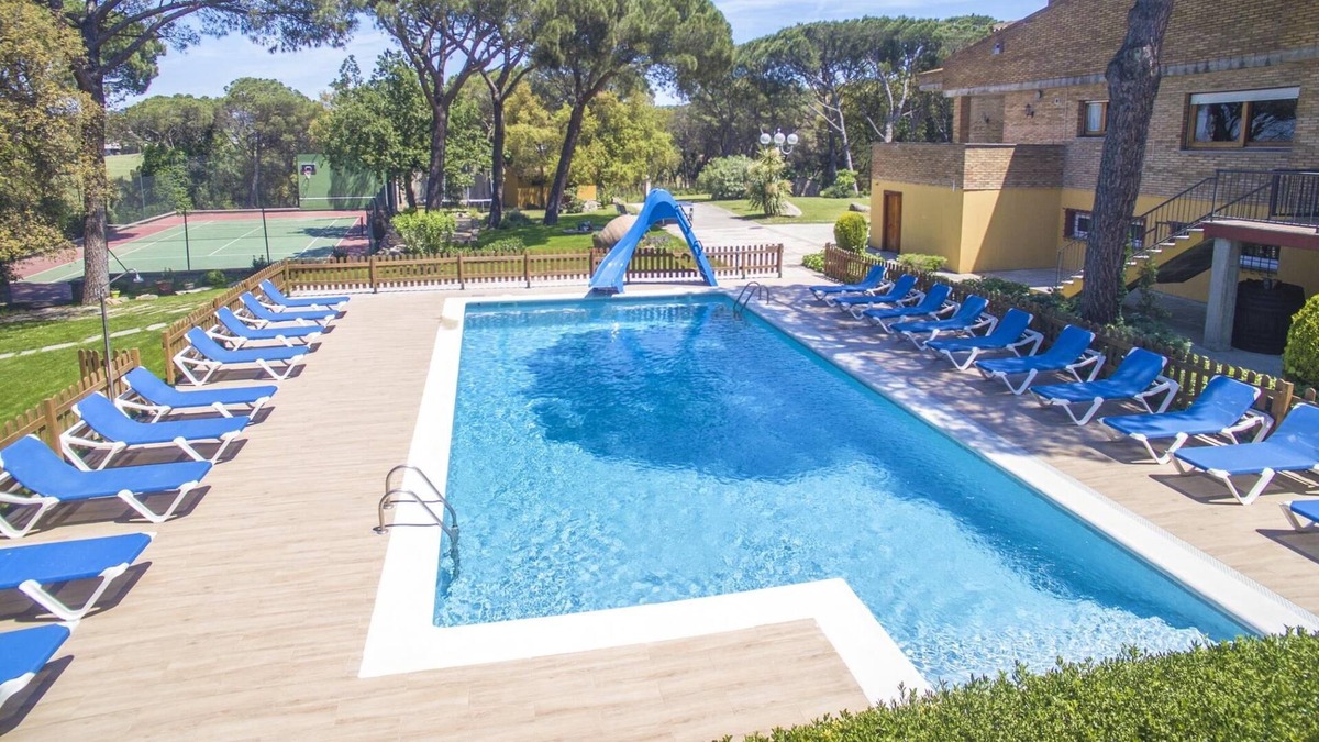 Cassa de la Selva Villa | 12 bedrooms Mansion|Tennis court & Large Pool |Games room, BBQ, near Beaches.