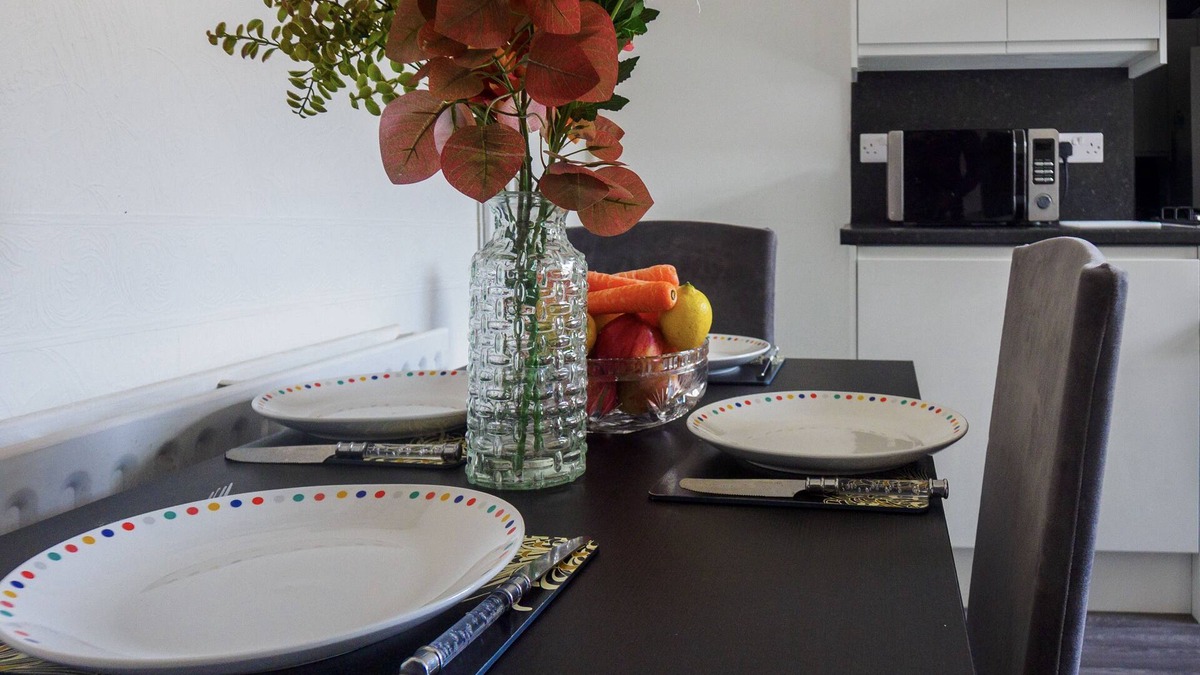 Stoke-on-Trent Apartment | 12 Cornwallis Lodge Family Room 2