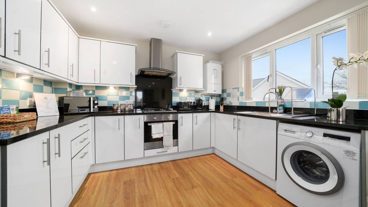 Stanwell Apartment | 12 - Heathrow Living Serviced Apartments by Ferndale