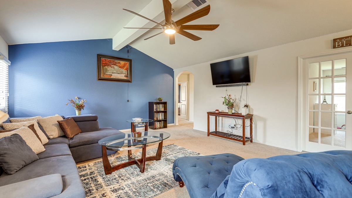 Santa Fe House | 12 Mi to Beach: Texas Gulf Coast Home w/Fire Pit