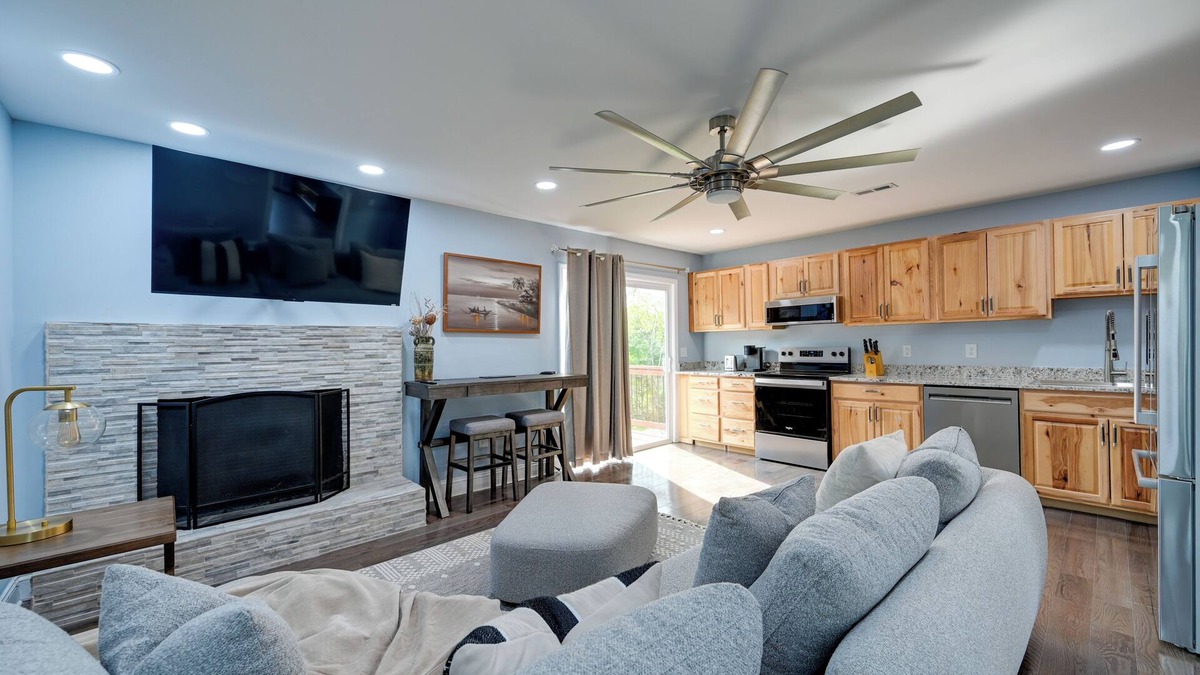Midway Apartment | 12 Mi to Downtown Winston-Salem: Apt w/Balcony!