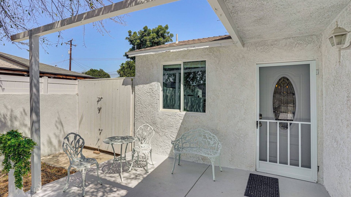 El Rancho House | 12 Mi to Downtown LA: Quiet Getaway w/Patio