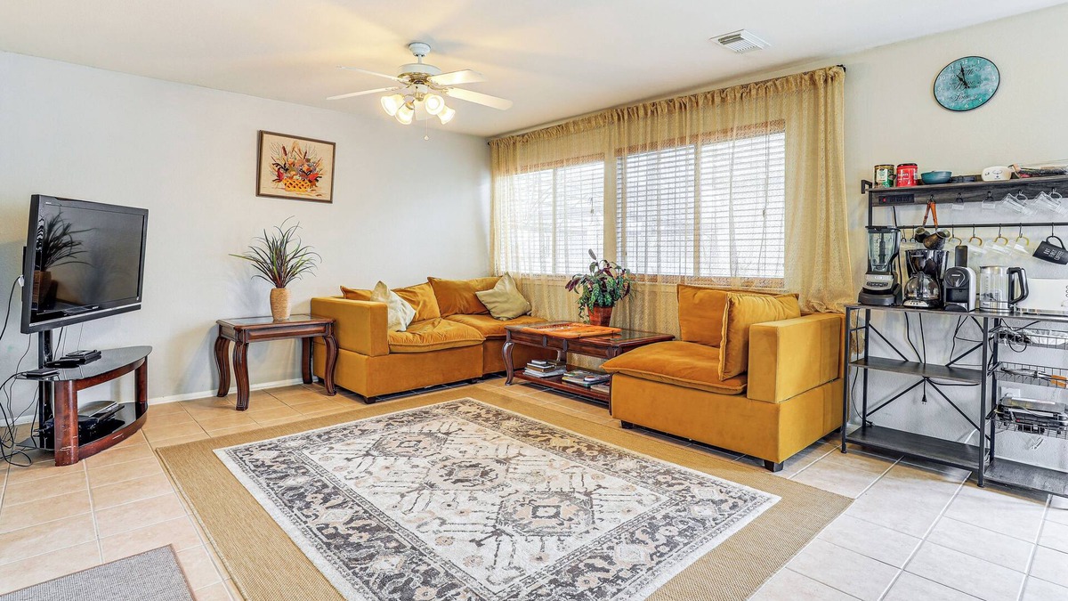 Lakeville House | 12 Mi to Energy Corridor: Family Home w/Grill!