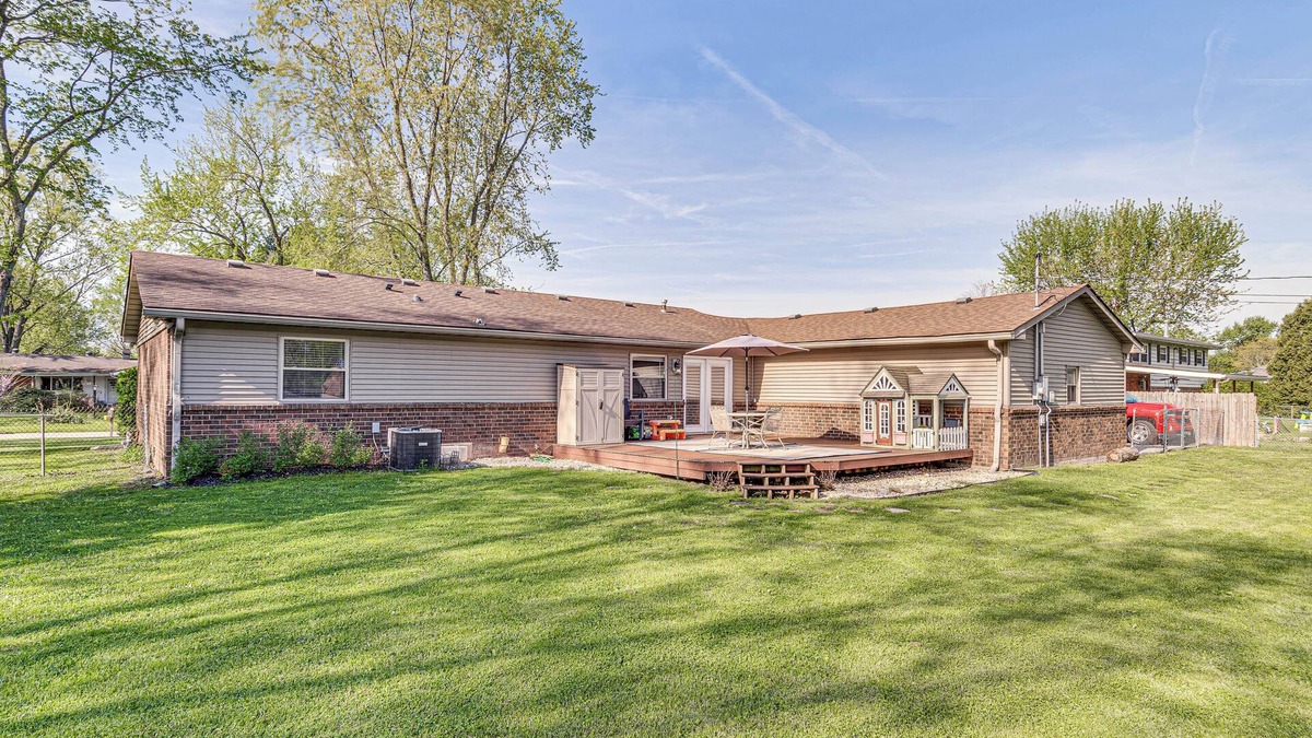 Brownsburg House | 12 Mi to Indianapolis Motor Speedway: Home w/Deck