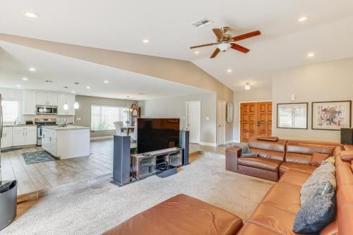 Paradise Valley Village House | 12 Mi to Old Town Home with Patio and Yard Space