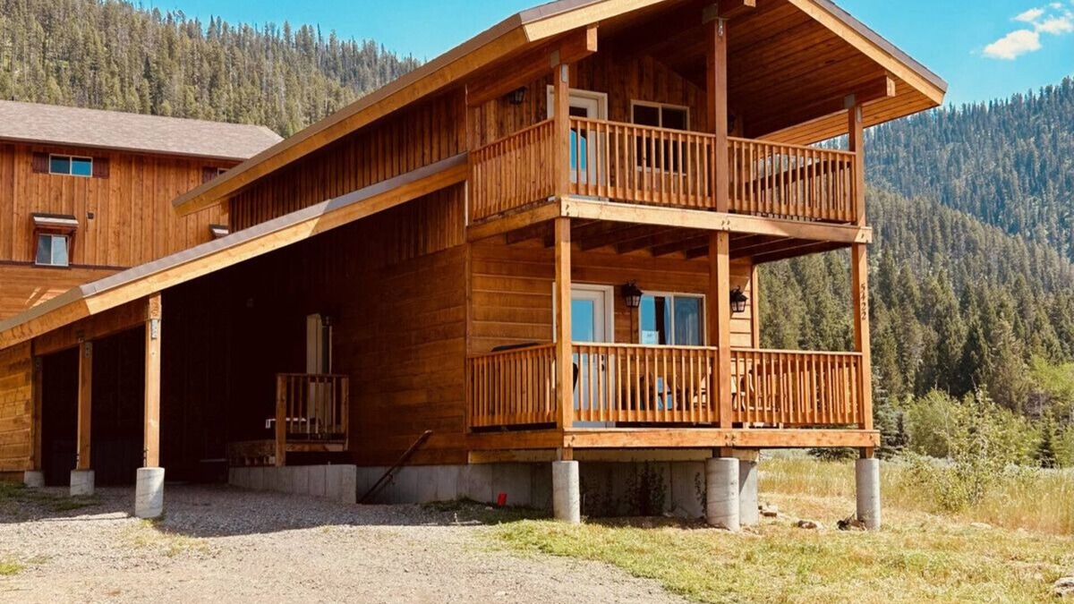 Island Park House | 12 miles to Yellowstone, hot tub and fire pit - Grizzly Getaway