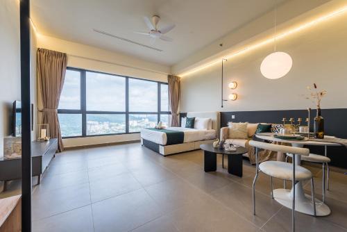 Sungai Penchala Apartment | 12 Mossaz skypool 5mins to 1U and Ikea atEmpire City by Light House
