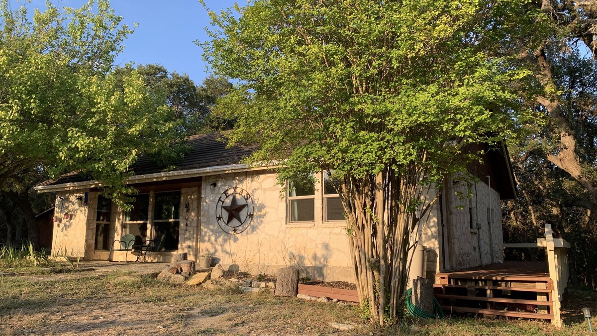 Boerne House | 1200 s/f country guest house 7 minutes to historic Main St. in Boerne!