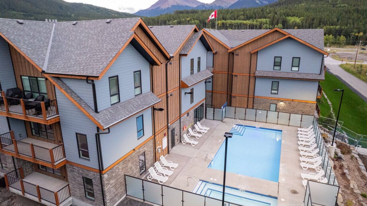 Copperstone Resort Apartment | 1200+ sq2 | 3 Br/2 Ba/7 Beds | Pool/Hot Tub/Firepit | Pool & Ping Pong Table