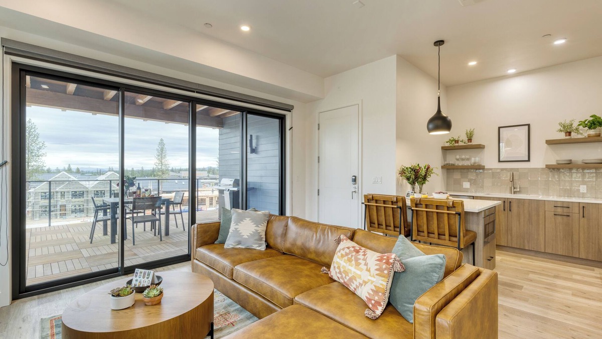 Bend House | 1208 Aerie #300 | Hot Tub + Mountain Views | Mins to Downtown + Old Bend