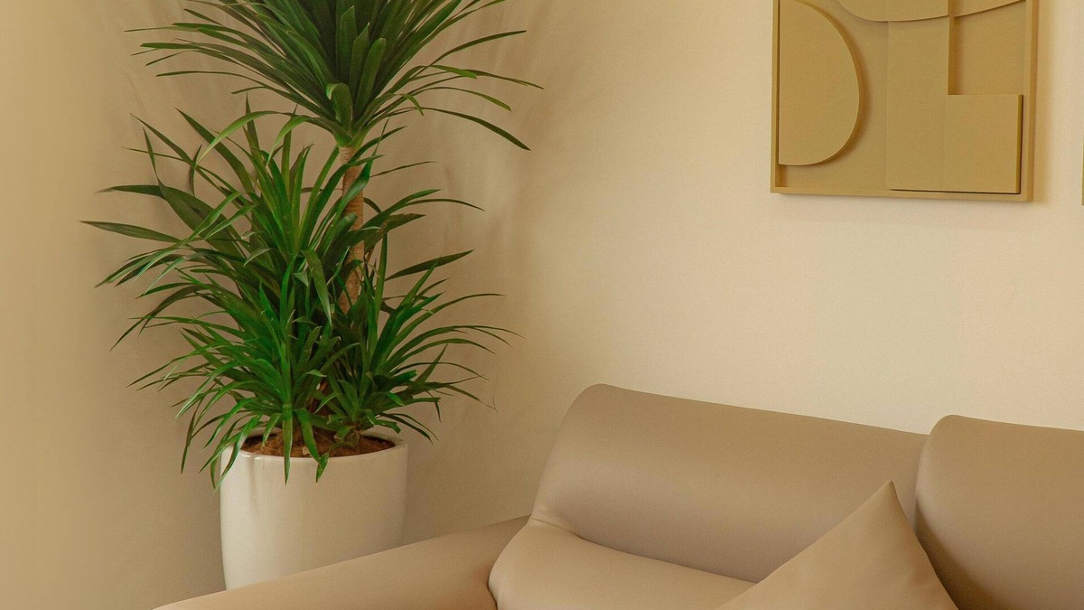 Xuan Tao Apartment | 120m2, 2-bedroom apart in Embassy Area, Lake view