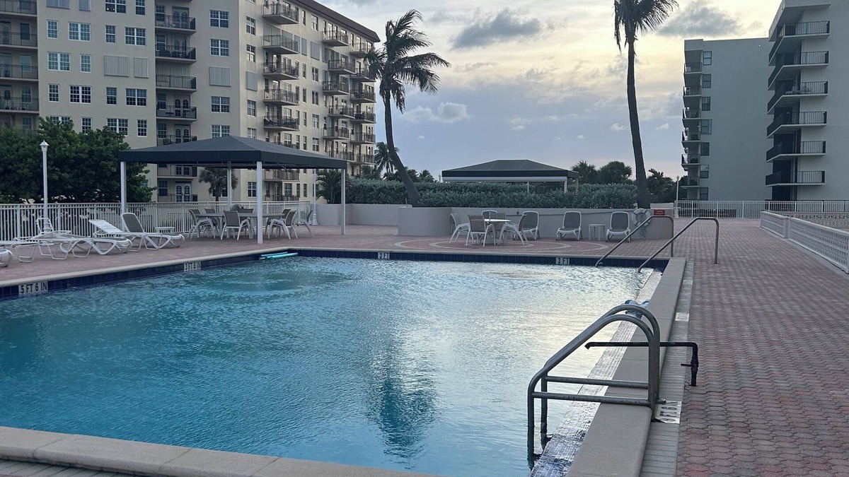 Hypoluxo Island Condo | 1224 sq fr condo on the sand in palm beach