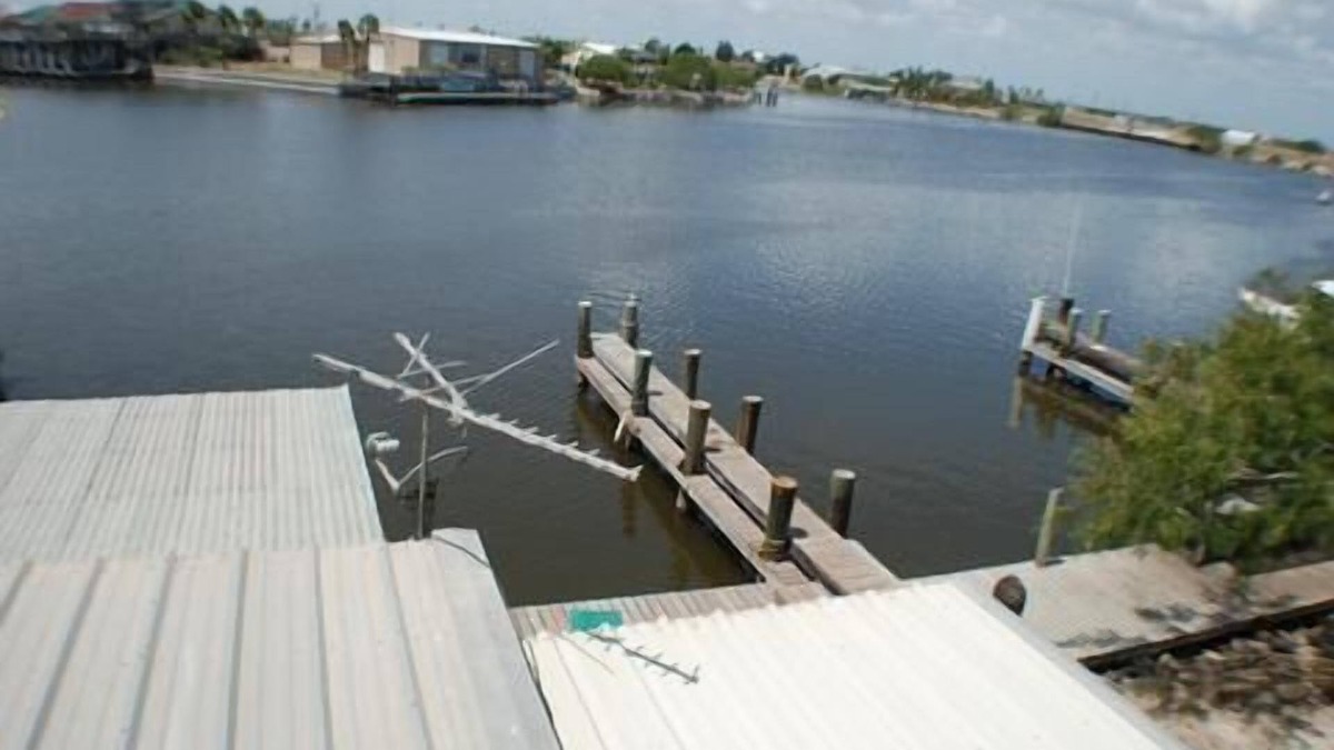 Port Mansfield Condo | 123 West Harbor Condo B - Beautiful Condo in the harbor with spacious deck