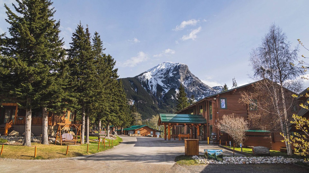 Jasper East Cabin | #125 Two Bedroom Chalet