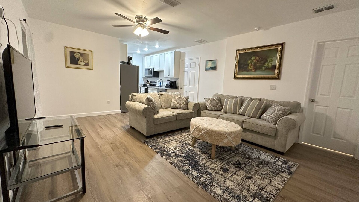 Tallahassee Apartment | 126-Home (5BR): One unit of a duplex near FSU-A