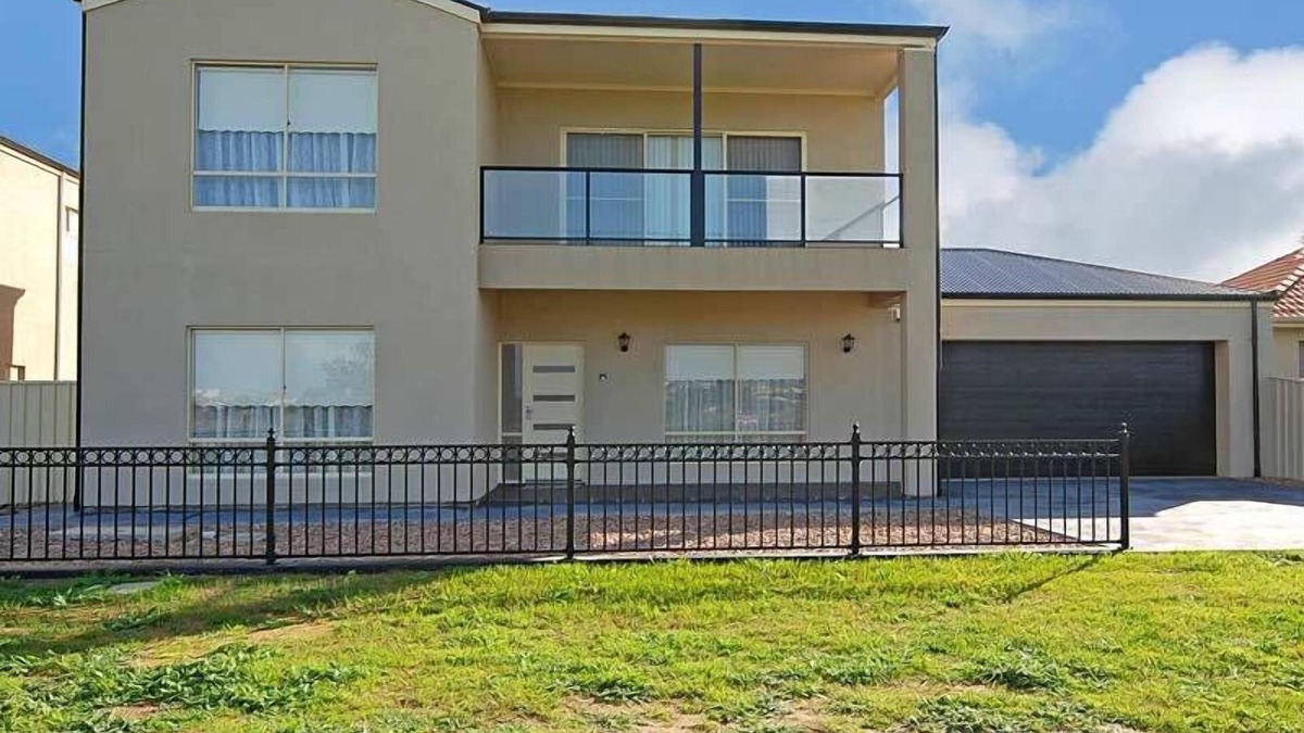 Goolwa South House | 12A Billabong Rd - Contemporary holiday living opposite the golf course