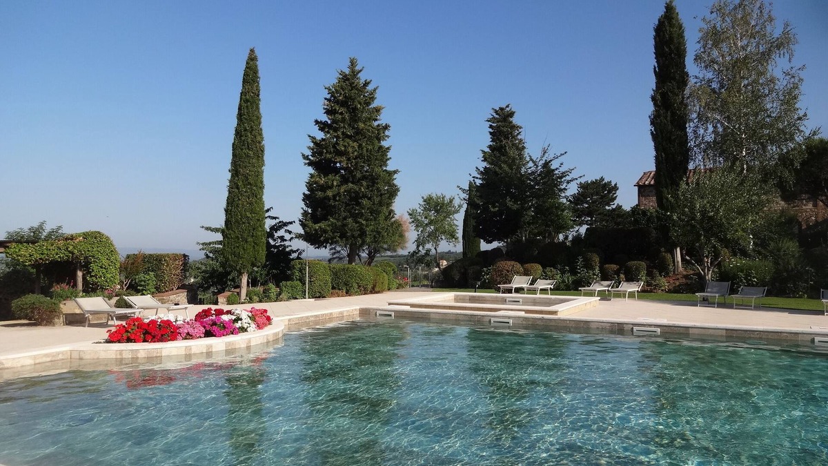 Castellina in Chianti House | 12km North of Siena with a stunning view pool &tennis 3ensuite bedrooms sleep 6