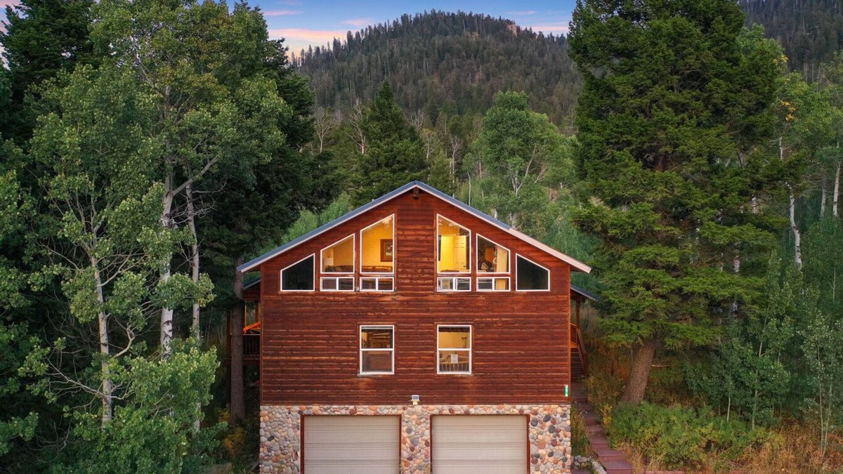 Island Park Cabin | 12MILES to Yellowstone-HotTub+EVCharger+HUGE!