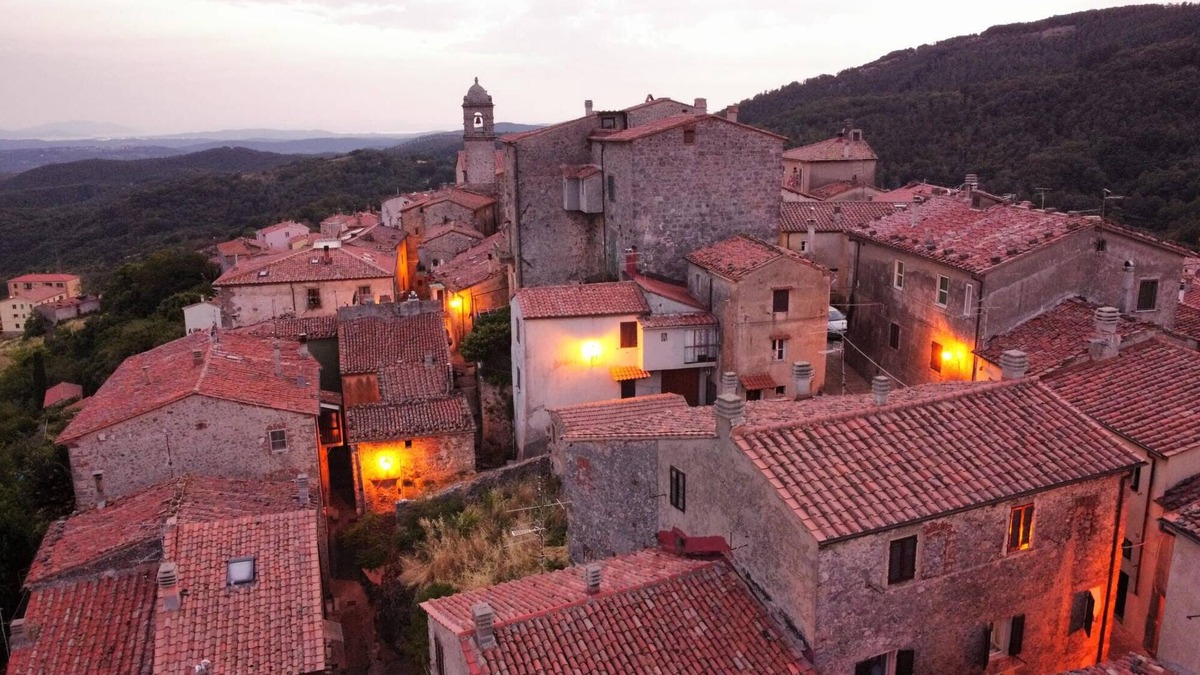 Prata House | 12th century Tuscan home in the hills of Tuscany.