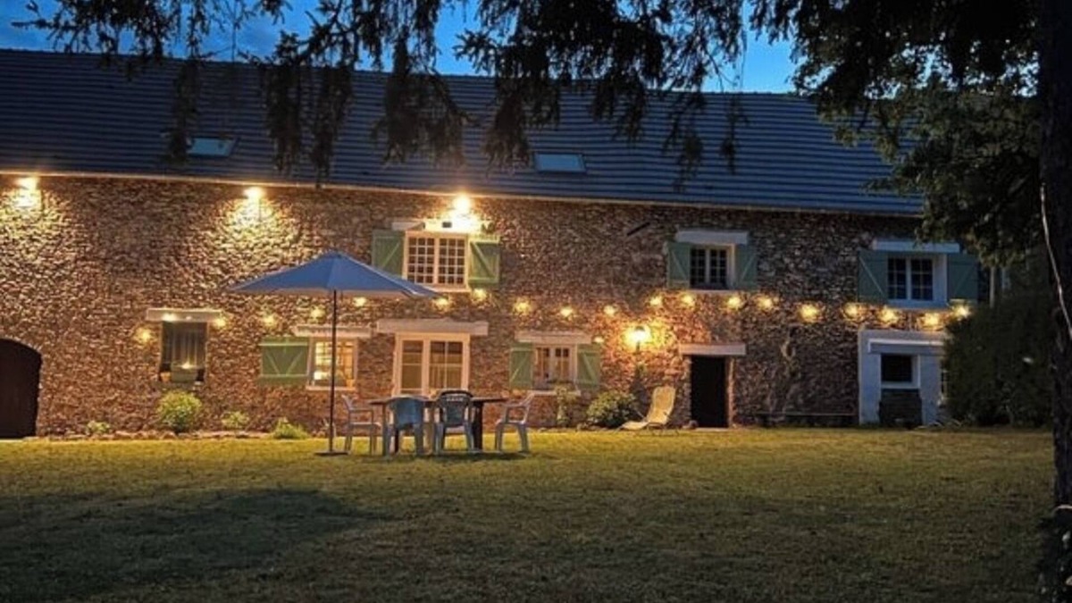 Rebais Villa | 13-bed gîte with swimming pool - weekends, parties, cousinades (77)
