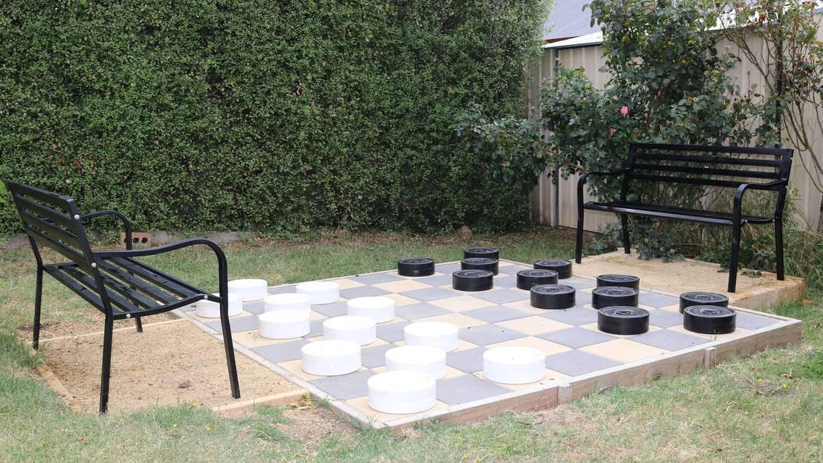 Sebastopol House | 13 bedrooms,6.5 bathroom, sleeps 40+, playgrounds, giant checkers, table tennis