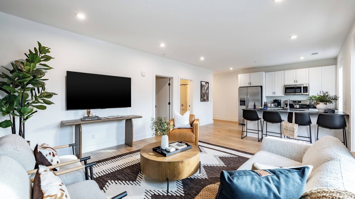 Nashville House | 13 Condos Near Downtown Nashville | 26 Total Bedrooms, Sleeps 90 | The Heights