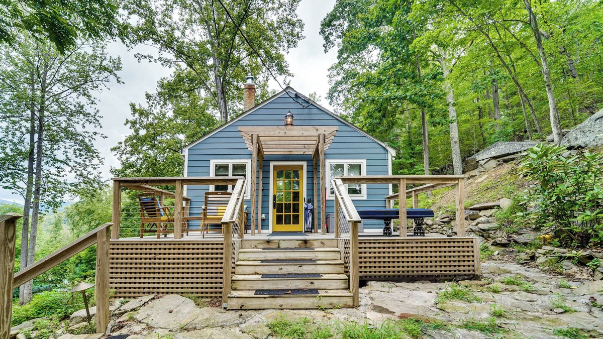 Hood House | 13 Mi to Shenandoah NP: Serene Mtn-View Hideaway