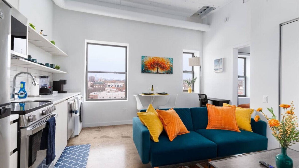 Uptown Apartment | 13 mins DT|4 mins Lake | Majestic Modern Style