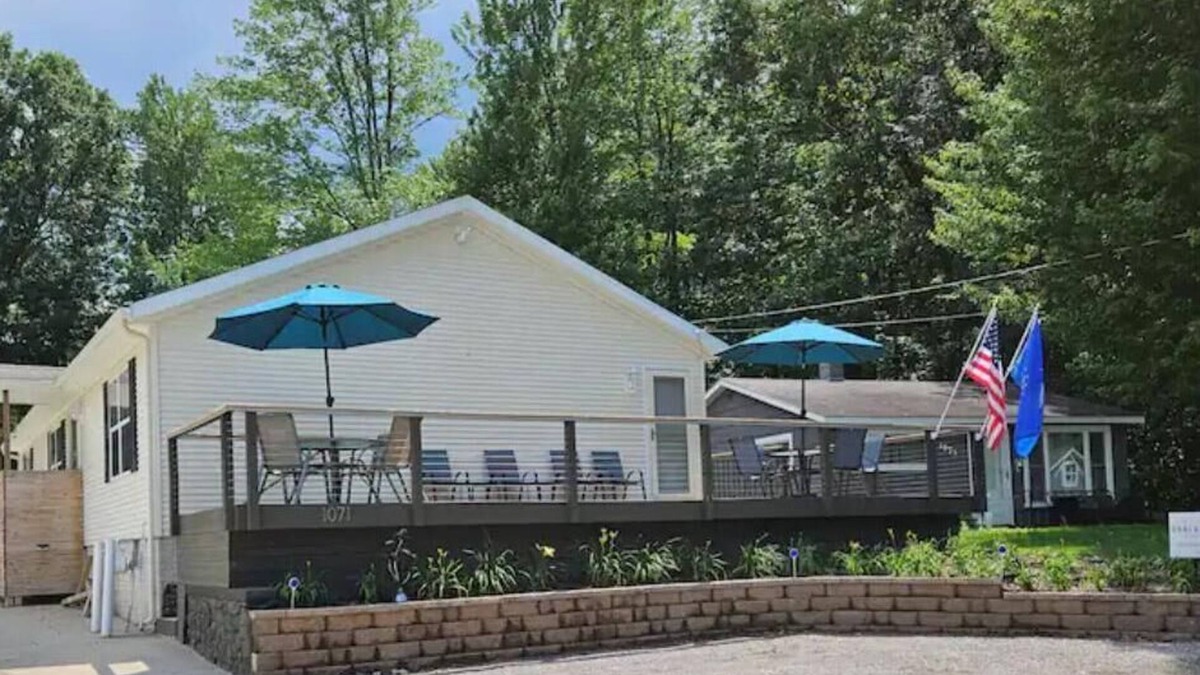 Lake House | 13-person home for families & groups!