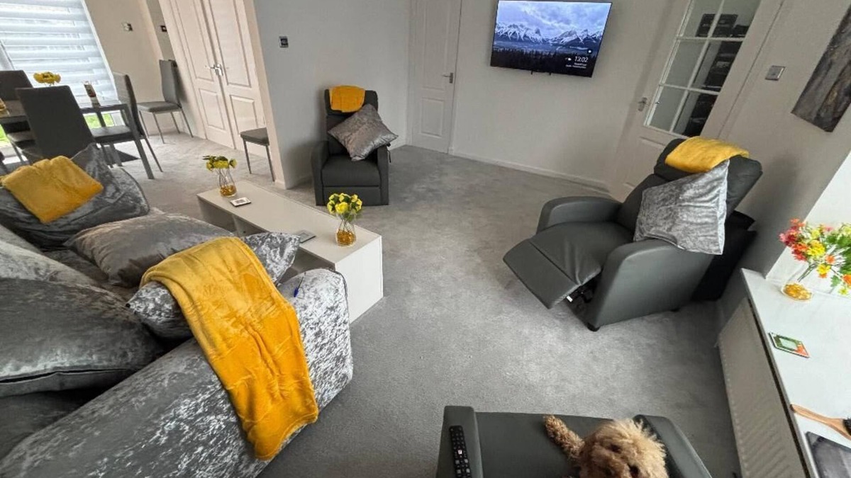 Ayr House | 130m2 New house 2024. 3-bedrooms. Free Fast Wi-Fi. Free off street parking.