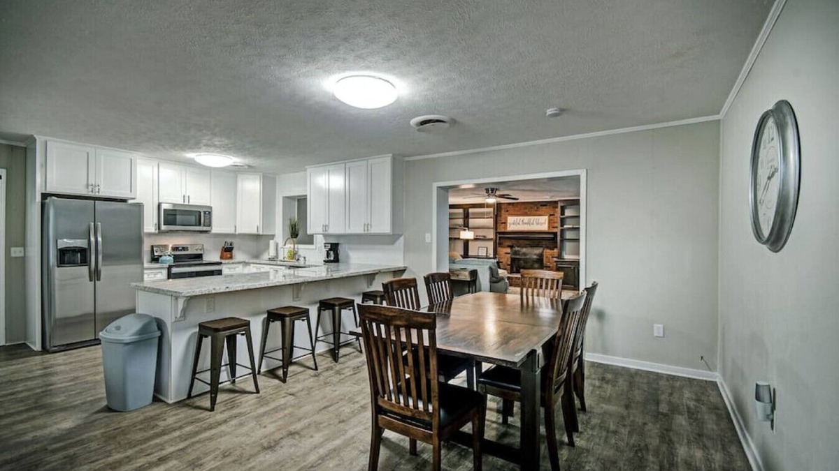 Madison House | 134 Meadowdale · Quite Neighborhood Executive Home 2 to 12 Mths
