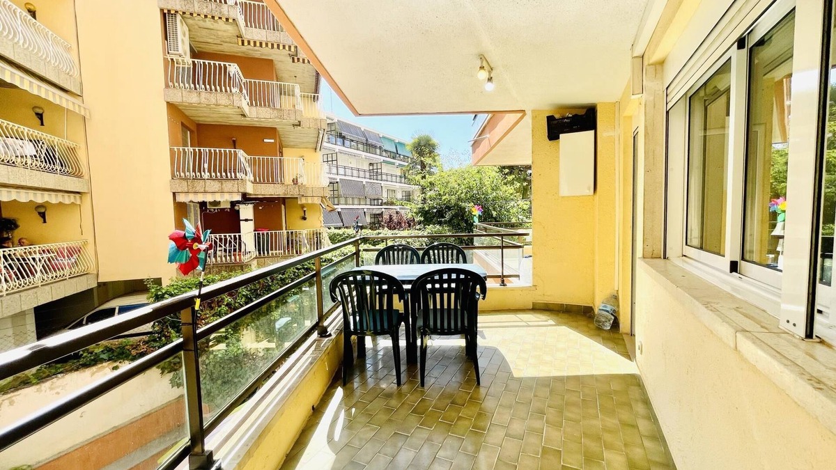 Salou City Centre Apartment | 136-CIBELES. Spacious apartment just 300m from the beach