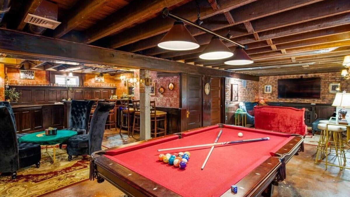 Mount Pocono House | 1395 Pocono Blvd Mount Pocono